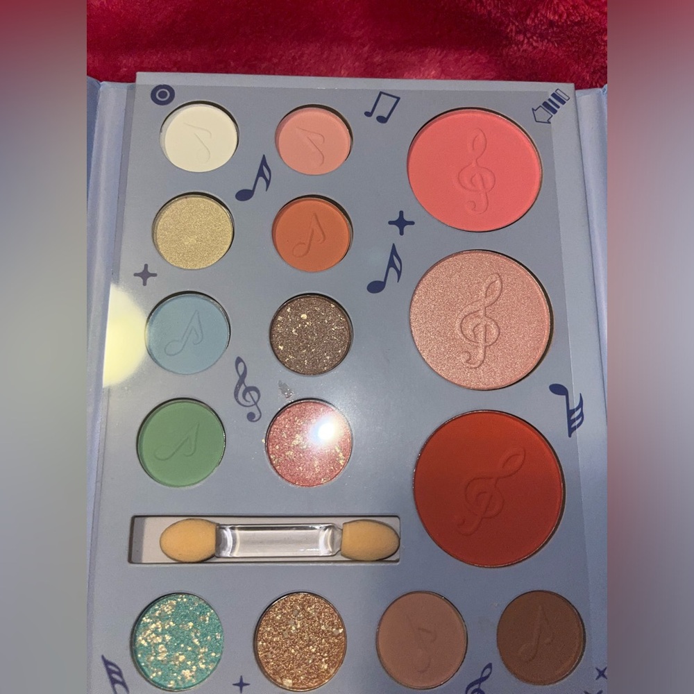 eyeshadow/blush palette - Picture 3 of 4